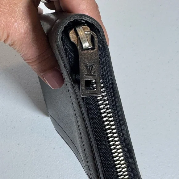 Louis Vuitton Utah Black Leather Organizer Wallet